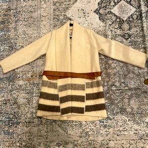 Brand: WoolRich, size SM (Small, medium), mid thigh length, cute fall jacket